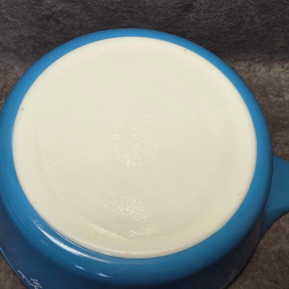 Vintage Pyrex Blue Snowflake Garland Cinderella Mixing Bowl 475-B 2 1/2 QT. - Picture 5 of 11